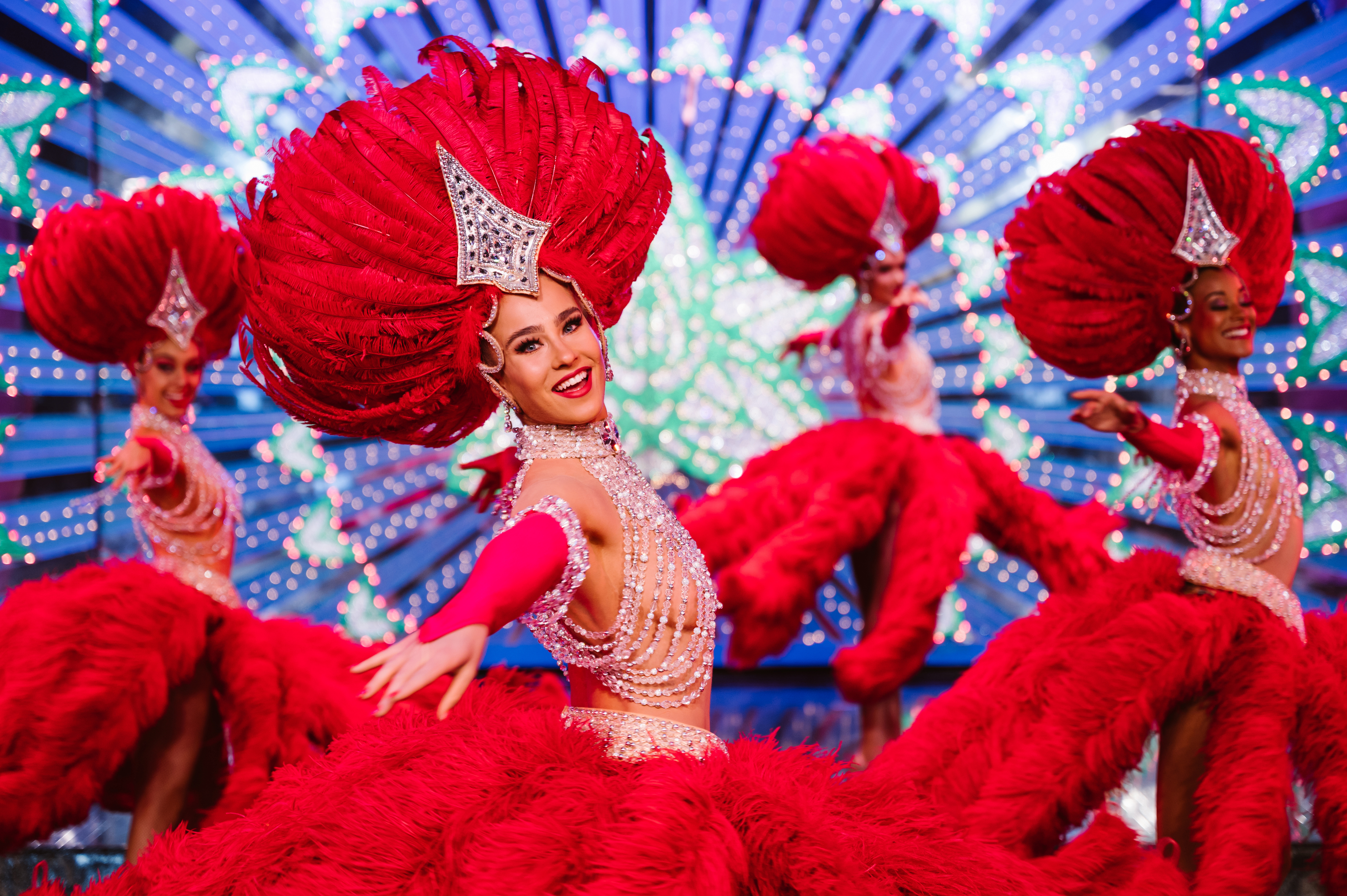 5 cabarets légendaires à Paris et leurs revues extraordinaires